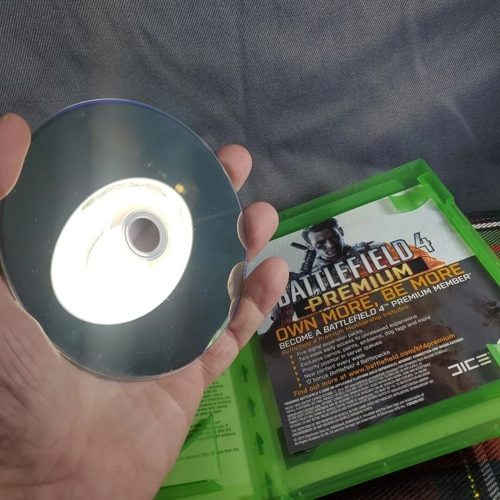 EA Xbox One Titanfall‎ Video Game Green First Person Shooter Mech Combat FPS